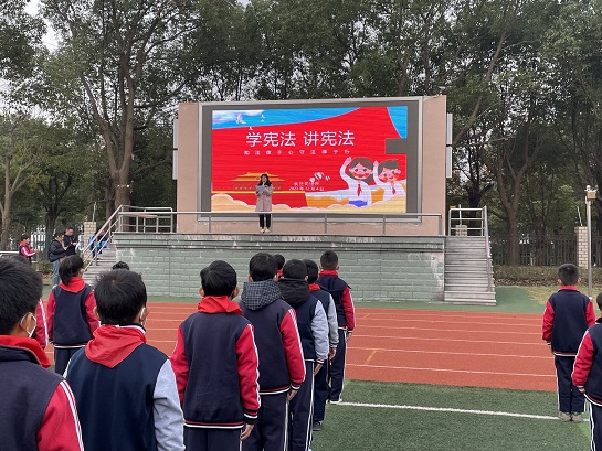 枫泾司法所前往兴塔小学开展“国旗下讲话”宪法日宣传活动1.jpg