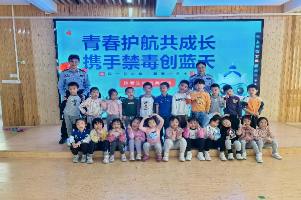 16095247cnhq.jpg