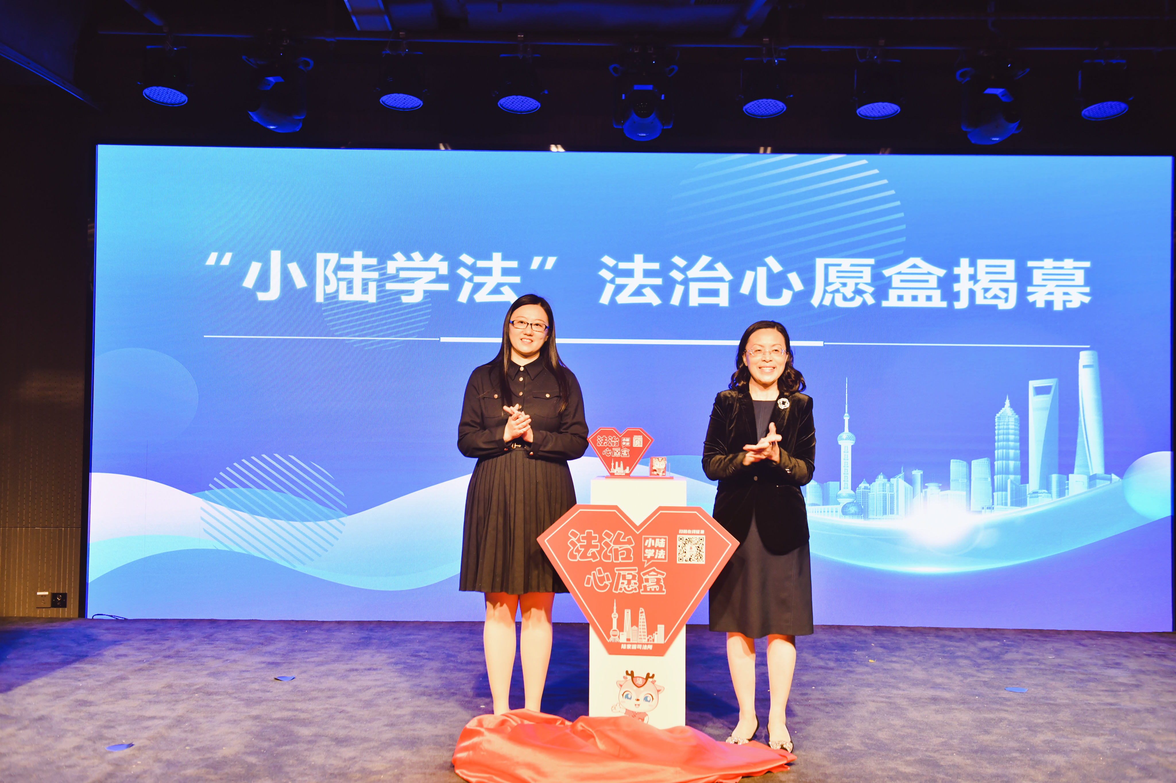 李小玲和陈依岚心愿盒.jpg