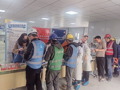 枫泾司法所前往乐高乐园中建八局工地开展宪法日宣传活动3.jpg