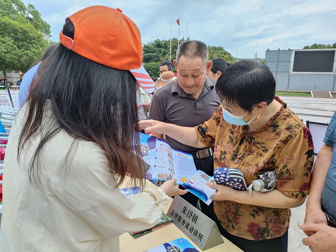 朱泾司法所积极参与禁毒宣传活动.jpg
