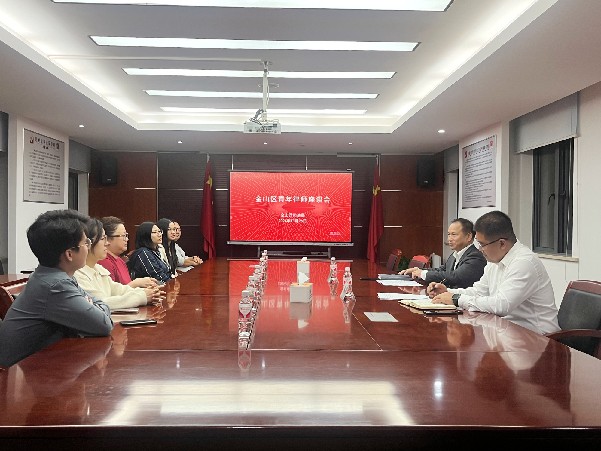 区司法局召开金山区青年律师座谈会全景.jpg